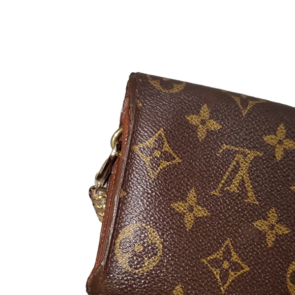LOUIS VUITTON SARAH WALLET - Picture 8 of 11